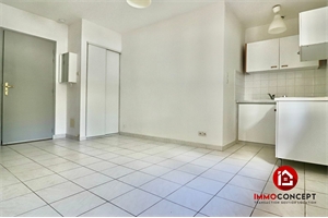 appartement à la location -   30200  BAGNOLS-SUR-CEZE, surface 27 m2 location appartement - APR676859